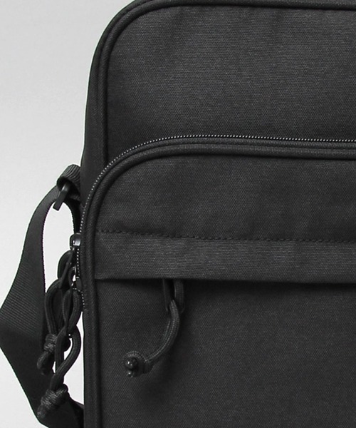 YAKPAK（ヤックパック）の「YAKPAK / ヤックパック / 撥水 600Dポリエステル / 縦型 ボックス ショルダーバッグ / white labela / ホワイトレーベル / BOX SHOULDER（ショルダーバッグ・メンズ・ブラック・FREE）」の12枚目の写真
