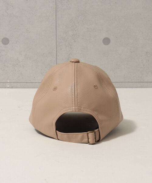 fredy emue(フレディエミュ)の「フェイクレザーCAP(キャップ・レディース・ブラック/ベージュ・FREE)」の5枚目の写真