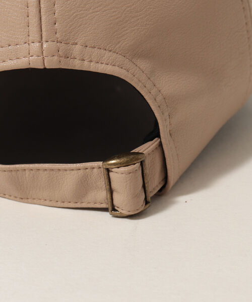 fredy emue(フレディエミュ)の「フェイクレザーCAP(キャップ・レディース・ブラック/ベージュ・FREE)」の8枚目の写真