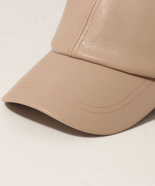 fredy emue(フレディエミュ)の「フェイクレザーCAP(キャップ・レディース・ブラック/ベージュ・FREE)」の11枚目の写真