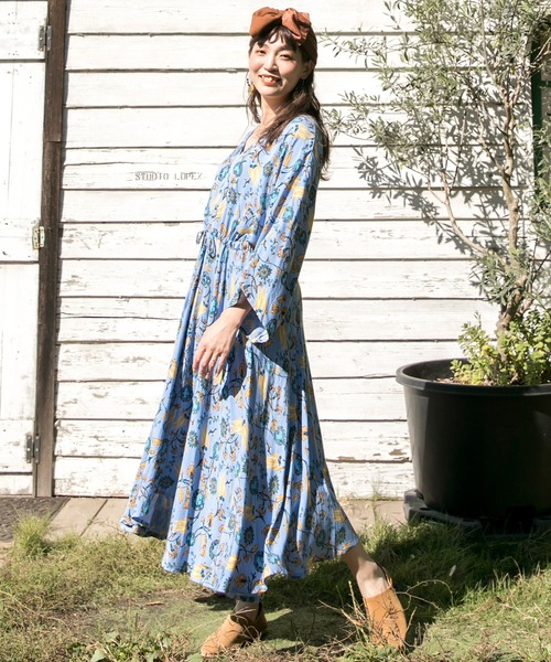 チャイハネ（チャイハネ）の「【チャイハネ】フラワープリントVネックワンピース（ワンピース・レディース・ホワイト/ブラック/グレー/ブルー・FREE）」の4枚目の写真