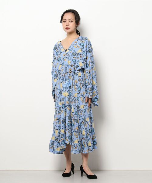 チャイハネ（チャイハネ）の「【チャイハネ】フラワープリントVネックワンピース（ワンピース・レディース・ホワイト/ブラック/グレー/ブルー・FREE）」の5枚目の写真