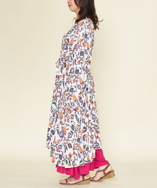 チャイハネ（チャイハネ）の「【チャイハネ】フラワープリントVネックワンピース（ワンピース・レディース・ホワイト/ブラック/グレー/ブルー・FREE）」の18枚目の写真