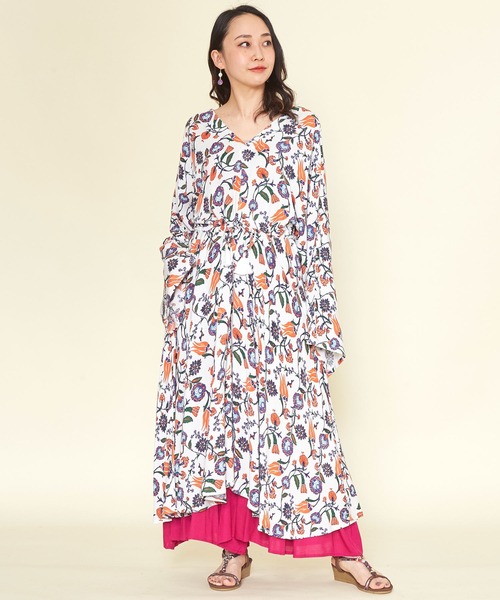 チャイハネ（チャイハネ）の「【チャイハネ】フラワープリントVネックワンピース（ワンピース・レディース・ホワイト/ブラック/グレー/ブルー・FREE）」の17枚目の写真