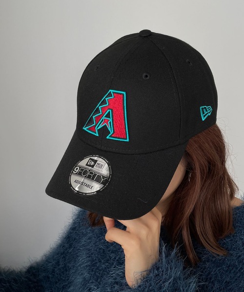 NEW ERA(ニューエラ)の「【NEW ERA】9TWENTYベースボールロゴキャップ(キャップ・レディース・ホワイト/チャコールグレー/ブラック/ネイビー/ブラック系その他/ブラック系その他2/ブラック系その他3/ブラック系その他4/パープル/ブラック系その他5/ブラック系その他7/ネイビー系2/レッド/ネイビー系1/ブラック系その他6/ブラック×グリーン/ブラック×レッド/グレー系その他/ダークグレー/ネイビー系3/ブラック×ゴールド/グレー系その他3/グレー系その他2/ネイビー系4/ライトブラック/ネイビー系5/ネイビー系6/エンジ/グリーン/ブラック×ベージュ/ネイビー系7/グレー系その他4・FREE)」の7枚目の写真