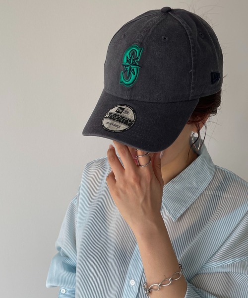 NEW ERA(ニューエラ)の「【NEW ERA】9TWENTYベースボールロゴキャップ(キャップ・レディース・ホワイト/チャコールグレー/ブラック/ネイビー/ブラック系その他/ブラック系その他2/ブラック系その他3/ブラック系その他4/パープル/ブラック系その他5/ブラック系その他7/ネイビー系2/レッド/ネイビー系1/ブラック系その他6/ブラック×グリーン/ブラック×レッド/グレー系その他/ダークグレー/ネイビー系3/ブラック×ゴールド/グレー系その他3/グレー系その他2/ネイビー系4/ライトブラック/ネイビー系5/ネイビー系6/エンジ/グリーン/ブラック×ベージュ/ネイビー系7/グレー系その他4・FREE)」の16枚目の写真