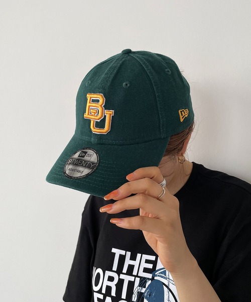 NEW ERA(ニューエラ)の「【NEW ERA】9TWENTYベースボールロゴキャップ(キャップ・レディース・ホワイト/チャコールグレー/ブラック/ネイビー/ブラック系その他/ブラック系その他2/ブラック系その他3/ブラック系その他4/パープル/ブラック系その他5/ブラック系その他7/ネイビー系2/レッド/ネイビー系1/ブラック系その他6/ブラック×グリーン/ブラック×レッド/グレー系その他/ダークグレー/ネイビー系3/ブラック×ゴールド/グレー系その他3/グレー系その他2/ネイビー系4/ライトブラック/ネイビー系5/ネイビー系6/エンジ/グリーン/ブラック×ベージュ/ネイビー系7/グレー系その他4・FREE)」の22枚目の写真