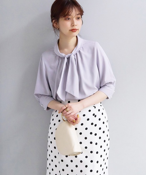 natural couture(ナチュラルクチュール)の「袖口パールノット結び6分袖ブラウス(シャツ/ブラウス・レディース・ラベンダー/サックスブルー/ピンクベージュ/その他2/その他1/オフホワイト・FREE)」の4枚目の写真