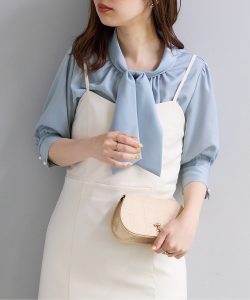 natural couture(ナチュラルクチュール)の「袖口パールノット結び6分袖ブラウス(シャツ/ブラウス・レディース・ラベンダー/サックスブルー/ピンクベージュ/その他2/その他1/オフホワイト・FREE)」の3枚目の写真