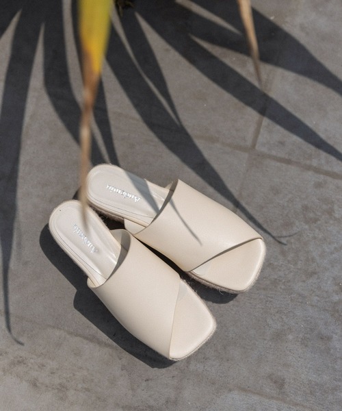 Andemiu（アンデミュウ）の「スクエアジュートサンダル299791（サンダル・レディース・ブラック/ホワイト・SMALL/MEDIUM/LARGE）」の2枚目の写真