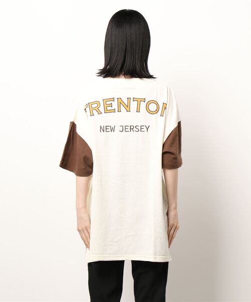 HONEYSUCKLE ROSE（ハニーサックルローズ）の「【HONEYSUCKLE ROSE】袖配色バックロゴＴシャツ（Tシャツ/カットソー・レディース・オフホワイト/グレー/ダークグレー・L/M）」の7枚目の写真