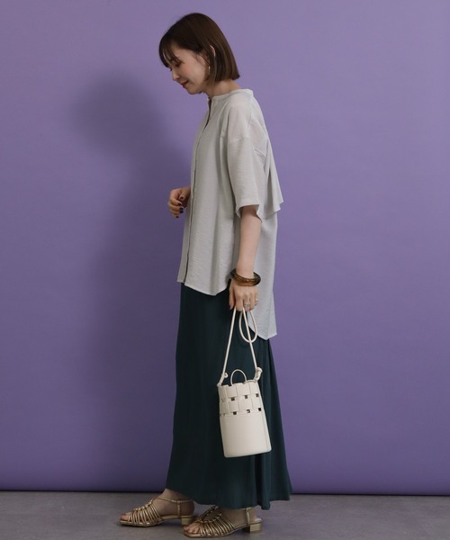 AMERICAN HOLIC（アメリカンホリック）の「バックフレアバンドカラーシャツ（シャツ/ブラウス・レディース・ライトグレー/ネイビー/サックスブルー/キャメル・M/L）」の6枚目の写真