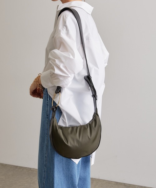 COLLAGE GALLARDAGALANTE（コラージュガリャルダガランテ）の「360度抜かりなし/バックボタン袖ギャザーシャツ（シャツ/ブラウス・レディース・ホワイト/パープル/ネイビー・FREE）」の12枚目の写真