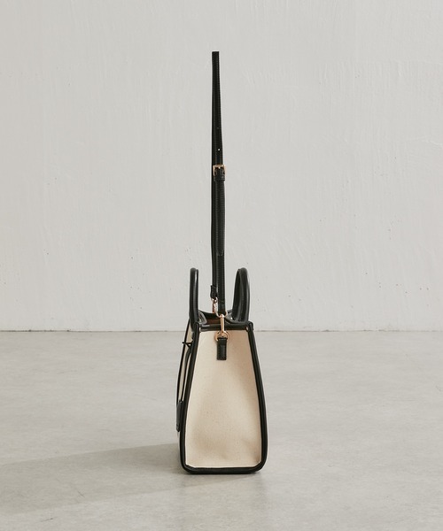 PAPILLONNER(パピヨネ)の「スクエアパイピングトート/Sサイズ/WEB限定(ハンドバッグ・レディース・ブラック/グレイッシュベージュ・FREE)」の16枚目の写真