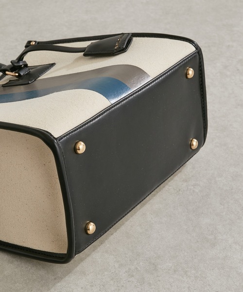 PAPILLONNER(パピヨネ)の「スクエアパイピングトート/Sサイズ/WEB限定(ハンドバッグ・レディース・ブラック/グレイッシュベージュ・FREE)」の6枚目の写真