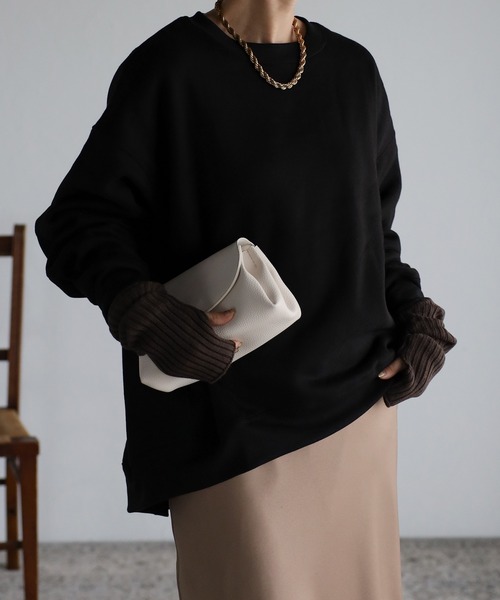 Fizz(フィズ)の「【maiko_wear × Fizz コラボ】 裏起毛オーバーサイジングクルーネックスウェット(スウェット・レディース・チャコール/グリーン/ブラック・M)」の4枚目の写真