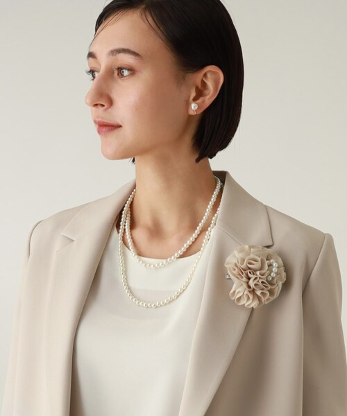 THE SHOP TK （ザ ショップ ティーケー ）の「◆【セレモニー/二連パールセット】コサージュ（ブローチ/コサージュ・レディース・ライトベージュ/ネイビー・00）」の2枚目の写真