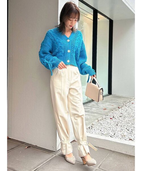 dazzlin(ダズリン)の「レースアップスリーブショートカーディガン(カーディガン/ボレロ・レディース・ベージュ/オフホワイト/ブルー・FREE)」の6枚目の写真