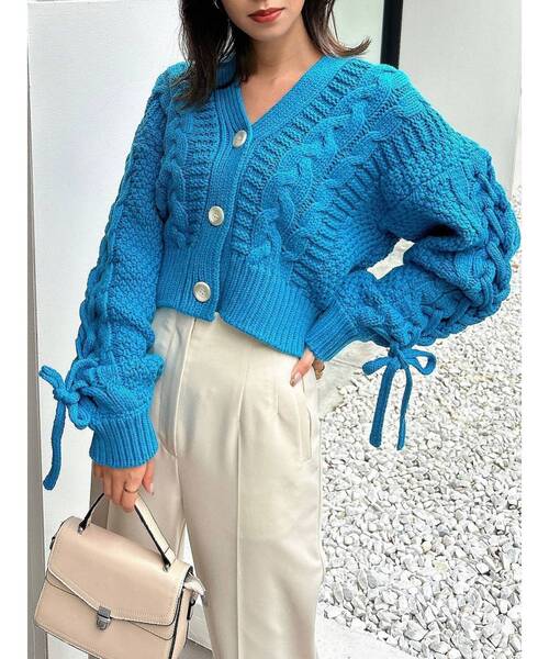 dazzlin(ダズリン)の「レースアップスリーブショートカーディガン(カーディガン/ボレロ・レディース・ベージュ/オフホワイト/ブルー・FREE)」の1枚目の写真