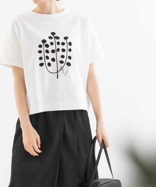 nop de nod(ノップドゥノッド)の「USコットン Cornet ユーカリプリントTシャツ(Tシャツ/カットソー・レディース・ブラック/オフホワイト/キナリ・3)」の2枚目の写真