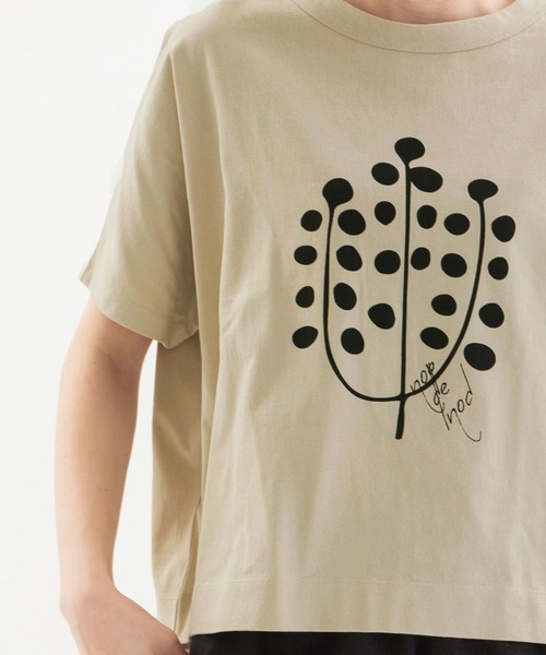 nop de nod(ノップドゥノッド)の「USコットン Cornet ユーカリプリントTシャツ(Tシャツ/カットソー・レディース・ブラック/オフホワイト/キナリ・3)」の9枚目の写真