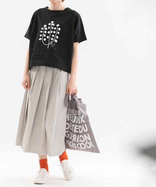nop de nod(ノップドゥノッド)の「USコットン Cornet ユーカリプリントTシャツ(Tシャツ/カットソー・レディース・ブラック/オフホワイト/キナリ・3)」の11枚目の写真