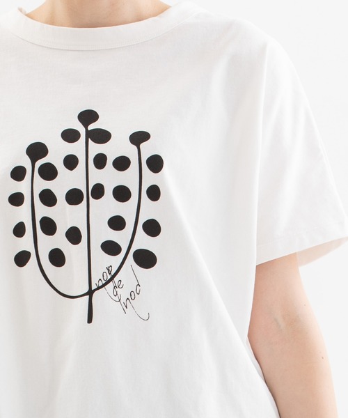 nop de nod(ノップドゥノッド)の「USコットン Cornet ユーカリプリントTシャツ(Tシャツ/カットソー・レディース・ブラック/オフホワイト/キナリ・3)」の22枚目の写真