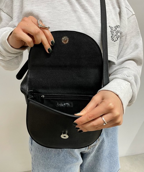 WHO'S WHO gallery（フーズフーギャラリー）の「【SLOPPY/スロッピー】Sロゴショルダー（ショルダーバッグ・レディース・シルバー/ブラック・FREE）」の8枚目の写真