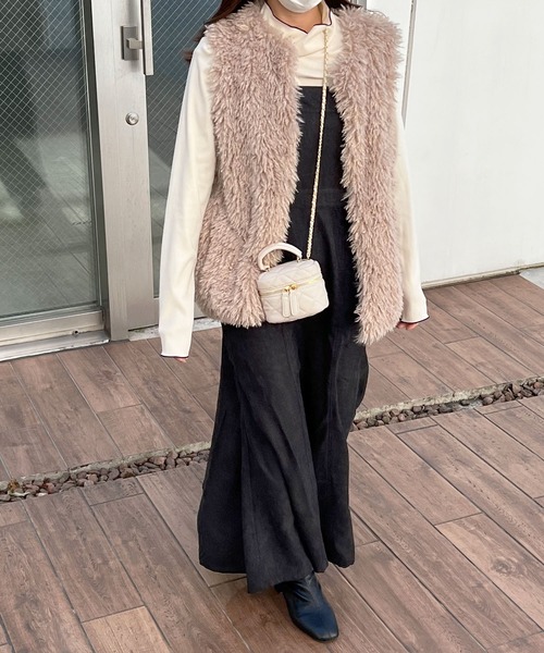 Lamoa(ラモア)の「Lamoa/ボリューム ファーベスト(ベスト・レディース・オフホワイト/グレイッシュベージュ・MEDIUM)」の13枚目の写真