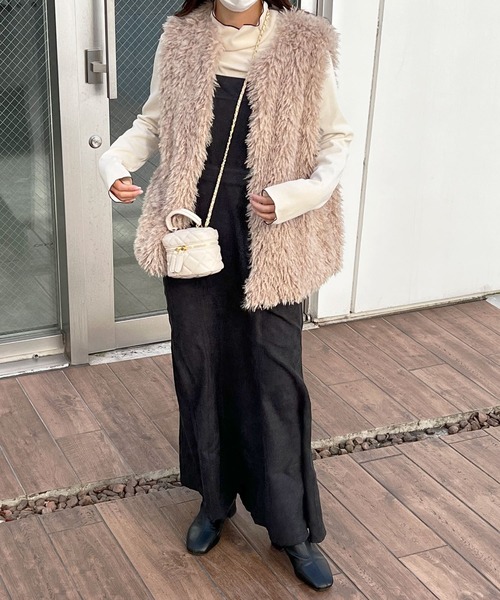 Lamoa(ラモア)の「Lamoa/ボリューム ファーベスト(ベスト・レディース・オフホワイト/グレイッシュベージュ・MEDIUM)」の14枚目の写真