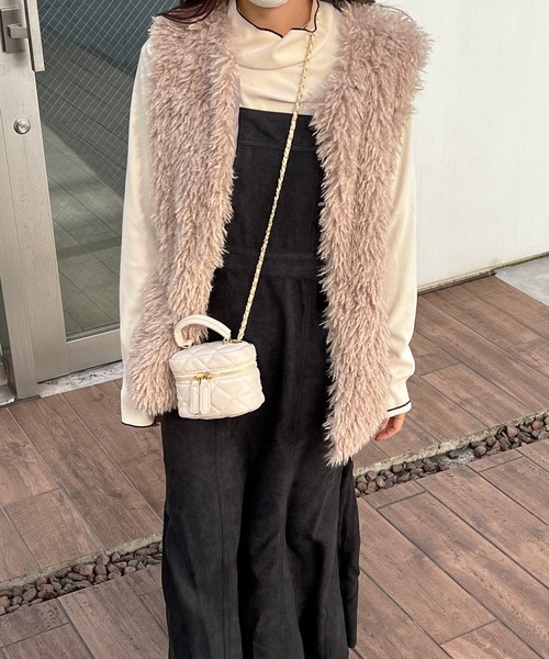 Lamoa(ラモア)の「Lamoa/ボリューム ファーベスト(ベスト・レディース・オフホワイト/グレイッシュベージュ・MEDIUM)」の15枚目の写真