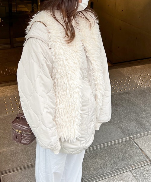 Lamoa(ラモア)の「Lamoa/ボリューム ファーベスト(ベスト・レディース・オフホワイト/グレイッシュベージュ・MEDIUM)」の22枚目の写真