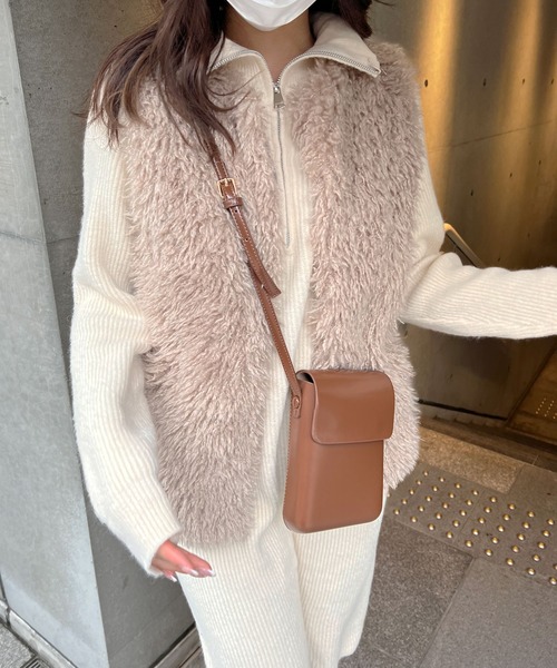 Lamoa(ラモア)の「Lamoa/ボリューム ファーベスト(ベスト・レディース・オフホワイト/グレイッシュベージュ・MEDIUM)」の3枚目の写真