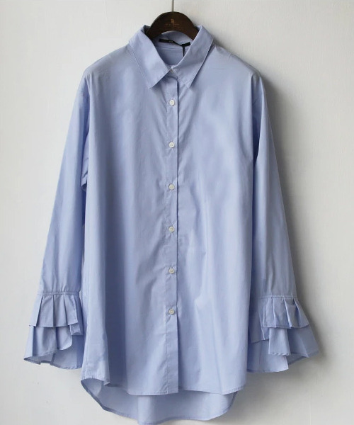 REAL CUBE(リアルキューブ)の「ラッフルスリーブブラウス(シャツ/ブラウス・レディース・オフホワイト/サックスブルー/ネイビー×ホワイト・M)」の1枚目の写真