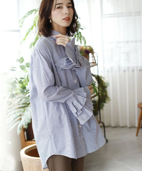 REAL CUBE(リアルキューブ)の「ラッフルスリーブブラウス(シャツ/ブラウス・レディース・オフホワイト/サックスブルー/ネイビー×ホワイト・M)」の3枚目の写真