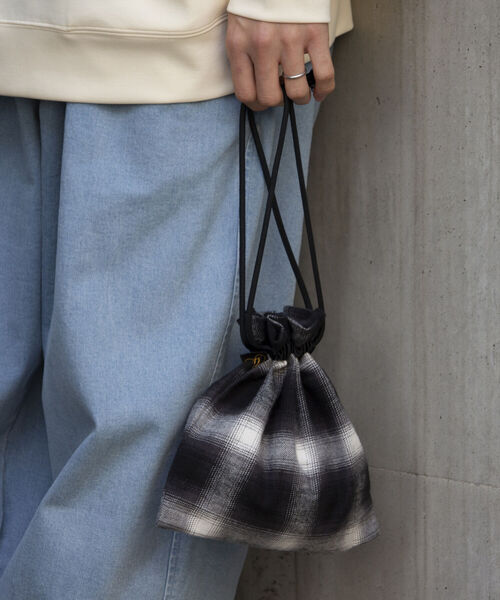 GLOSTER（グロスター）の「【GLOSTER/グロスター】巾着ショルダーバッグ ドローストリングバッグ（ショルダーバッグ・メンズ・サックスブルー/ブラック系その他/ブラック・FREE）」の3枚目の写真