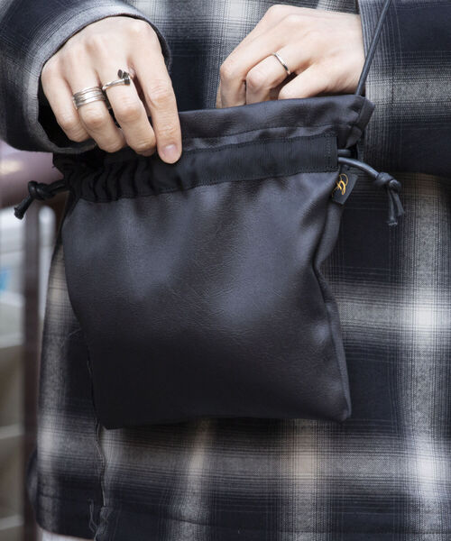 GLOSTER（グロスター）の「【GLOSTER/グロスター】巾着ショルダーバッグ ドローストリングバッグ（ショルダーバッグ・メンズ・サックスブルー/ブラック系その他/ブラック・FREE）」の4枚目の写真