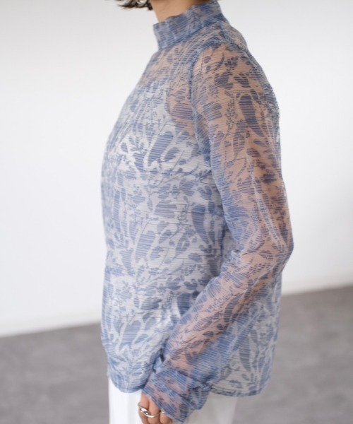 Reurie'（レウリィ）の「シアージャガードブラウス / original sheer jacquard blouse シアーブラウス プルオーバー レイヤード ミドル丈 花柄 ブルー イエロー ブラック スタンドカラー ハイネック ジャガード（シャツ/ブラウス・レディース・ブルー/ブラック/イエロー/ピンク・FREE）」の11枚目の写真