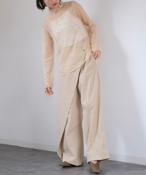 Reurie'（レウリィ）の「シアージャガードブラウス / original sheer jacquard blouse シアーブラウス プルオーバー レイヤード ミドル丈 花柄 ブルー イエロー ブラック スタンドカラー ハイネック ジャガード（シャツ/ブラウス・レディース・ブルー/ブラック/イエロー/ピンク・FREE）」の17枚目の写真