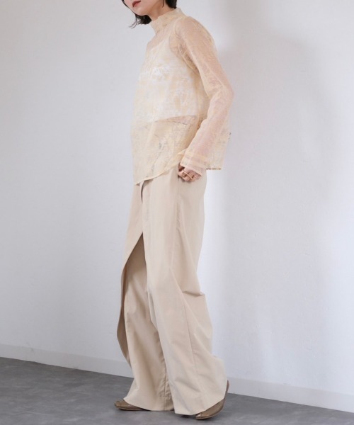 Reurie'（レウリィ）の「シアージャガードブラウス / original sheer jacquard blouse シアーブラウス プルオーバー レイヤード ミドル丈 花柄 ブルー イエロー ブラック スタンドカラー ハイネック ジャガード（シャツ/ブラウス・レディース・ブルー/ブラック/イエロー/ピンク・FREE）」の16枚目の写真