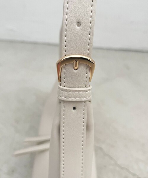 DEICY（デイシー）の「ﾌｪｲｸﾚｻﾞｰﾜﾝﾊﾝﾄﾞﾙﾐﾆﾊﾞｯｸﾞ（ハンドバッグ・レディース・ブラック/オフホワイト/ブルー・FREE）」の5枚目の写真