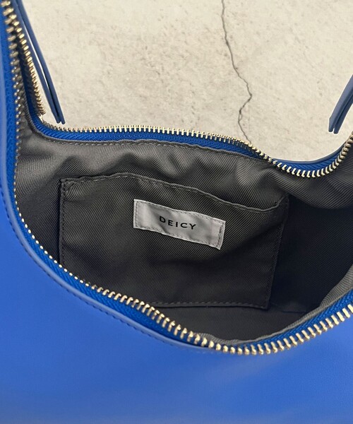 DEICY（デイシー）の「ﾌｪｲｸﾚｻﾞｰﾜﾝﾊﾝﾄﾞﾙﾐﾆﾊﾞｯｸﾞ（ハンドバッグ・レディース・ブラック/オフホワイト/ブルー・FREE）」の8枚目の写真
