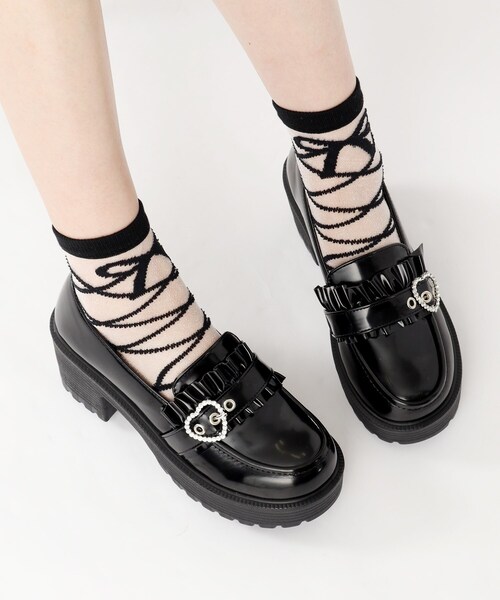 cs T&P(シーエスティーアンドピー)の「厚底 ハート付きローファー(パンプス・レディース・ブラック系1・L/M/S/LL)」の4枚目の写真