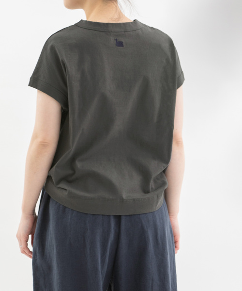 nop de nod（ノップドゥノッド）の「USコットンフレンチスリーブTシャツ（Tシャツ/カットソー・レディース・ブルー/オフホワイト/ターコイズブルー/ライトイエロー/ブラック/スミクロ/ネイビー/インディゴブルー/ピンク/ライトピンク/キナリ/イエロー/ブルー系その他/ライトブルー/ダークブルー/ダークグレー/ブラウン・3/M）」の6枚目の写真