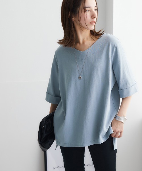 nissen(ニッセン)の「綿100%バスク折り返し袖Vネックトップス(Tシャツ/カットソー・レディース・ラベンダー/グレイッシュベージュ/ブラック/グレイッシュブルー/オフホワイト/ライトカーキ・L~LL/S~M)」の5枚目の写真