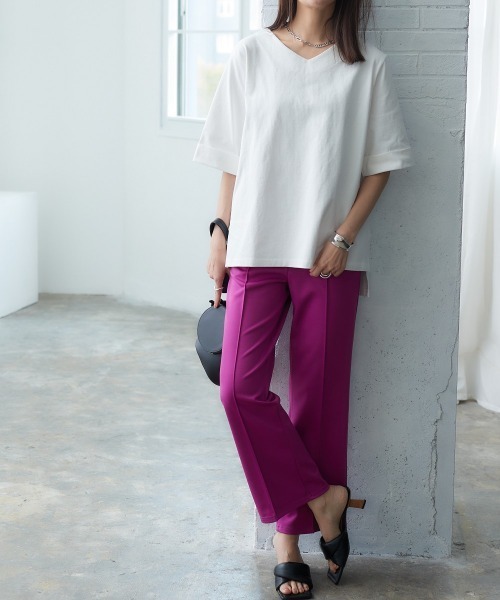 nissen(ニッセン)の「綿100%バスク折り返し袖Vネックトップス(Tシャツ/カットソー・レディース・ラベンダー/グレイッシュベージュ/ブラック/グレイッシュブルー/オフホワイト/ライトカーキ・L~LL/S~M)」の9枚目の写真