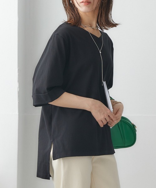 nissen(ニッセン)の「綿100%バスク折り返し袖Vネックトップス(Tシャツ/カットソー・レディース・ラベンダー/グレイッシュベージュ/ブラック/グレイッシュブルー/オフホワイト/ライトカーキ・L~LL/S~M)」の11枚目の写真