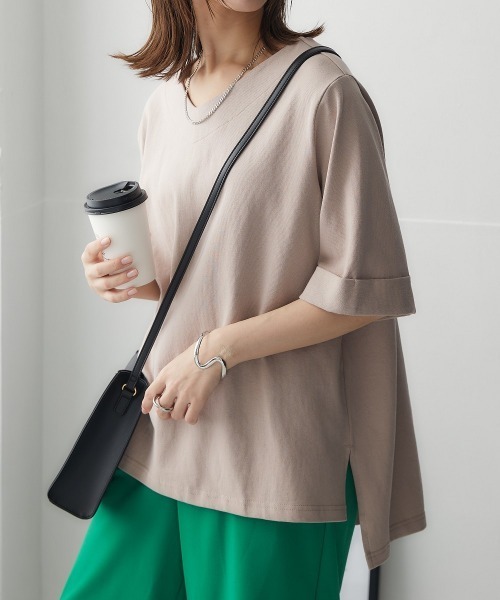 nissen(ニッセン)の「綿100%バスク折り返し袖Vネックトップス(Tシャツ/カットソー・レディース・ラベンダー/グレイッシュベージュ/ブラック/グレイッシュブルー/オフホワイト/ライトカーキ・L~LL/S~M)」の13枚目の写真
