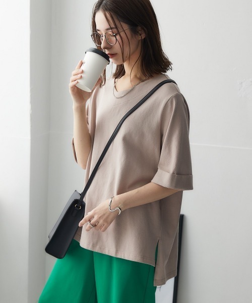 nissen(ニッセン)の「綿100%バスク折り返し袖Vネックトップス(Tシャツ/カットソー・レディース・ラベンダー/グレイッシュベージュ/ブラック/グレイッシュブルー/オフホワイト/ライトカーキ・L~LL/S~M)」の14枚目の写真