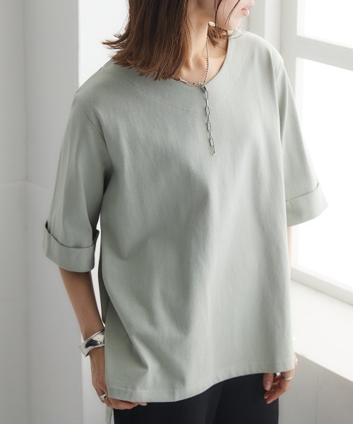 nissen(ニッセン)の「綿100%バスク折り返し袖Vネックトップス(Tシャツ/カットソー・レディース・ラベンダー/グレイッシュベージュ/ブラック/グレイッシュブルー/オフホワイト/ライトカーキ・L~LL/S~M)」の17枚目の写真